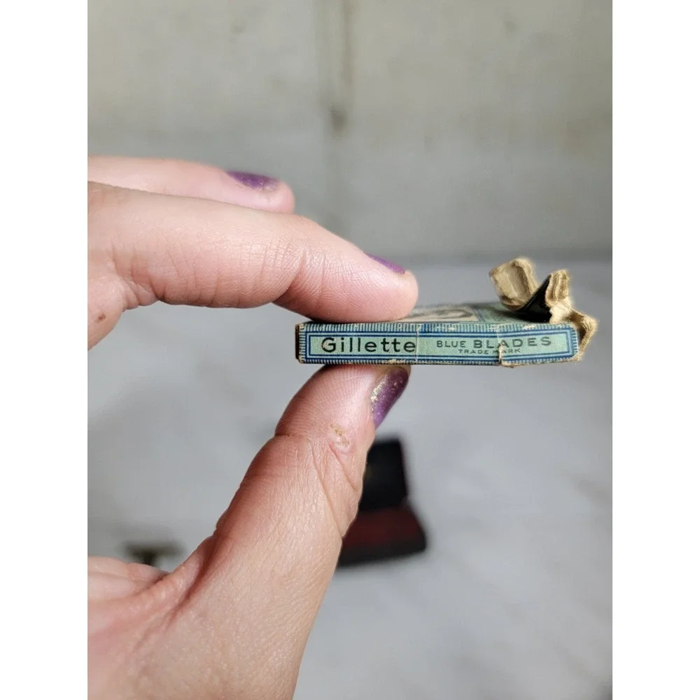 Vintage 1930's‎ Gillette Safety Razor BLUE BLADES As Is